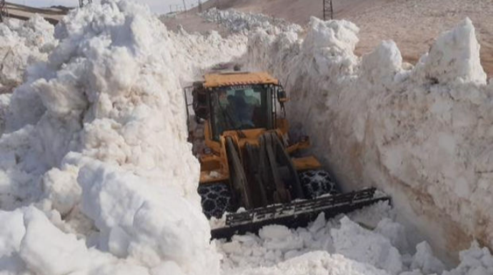 Aprelin son həftəsində Türkiyədə yağan qarın hündürlüyü səkkiz metrə çatıb - FOTO 