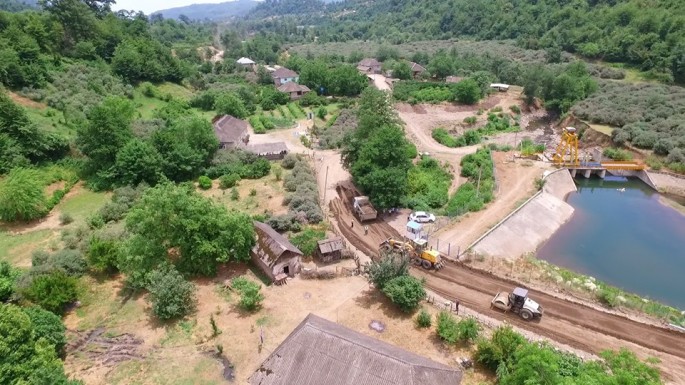 Astara 5 yaşayış məntəqəsini əhatə edən yol yenidən qurulur - FOTO