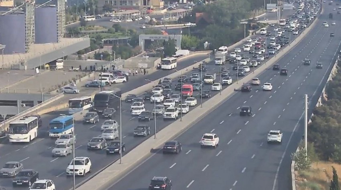 Bakının iki əsas yolunda sıxlıq var