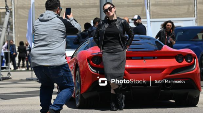 Avtomobil Federasiyasının yarış maşınları nümayiş etdirildi - FOTOREPORTAJ