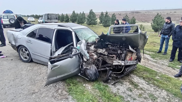 В Гаджигабульском районе автомобиль врезался в трактор:  есть пострадавшие - ФОТО