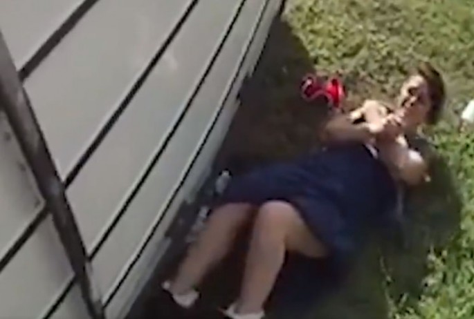 Polisin təqibindən qaçan qadın sürücünün törətdiyi qəzanın - VİDEOsu