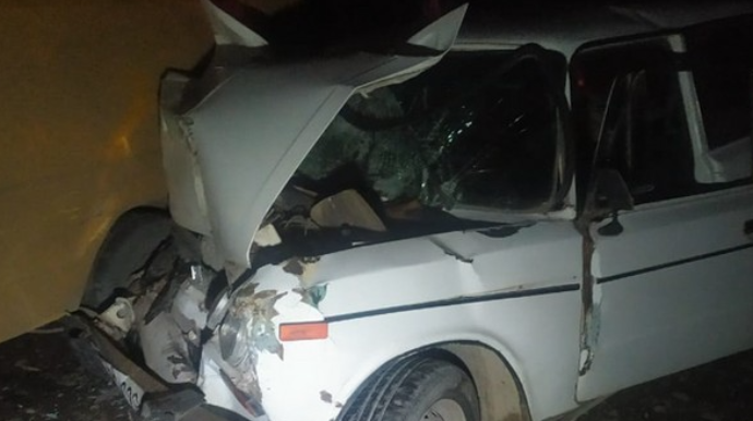 Qubada mikroavtobusla minik avtomobili toqquşub, xəsarət alanlar var   - YENİLƏNİB