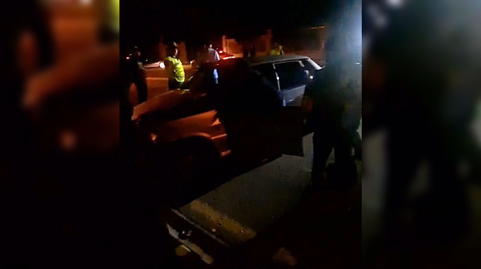 Naxçıvanda “Ford”la toqquşan “099” səkiyə çırpıldı  - VİDEO