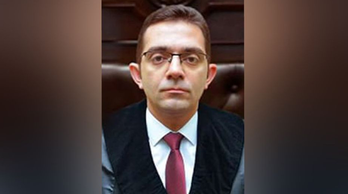 Kiçik qardaşın yerinə böyüyünün həbs edilməsi iddiasına - Məhkəmədən cavab