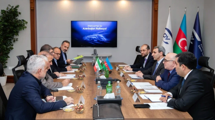 ADY və İran Dəmir Yolları əməkdaşlığın gücləndirilməsini müzakirə edib - FOTOLAR