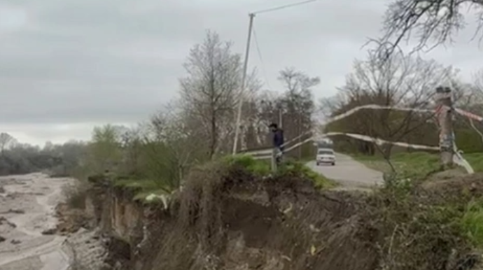 Xaçmazda güclü yağışlar yolu dağıtdı - AAYDA-dan açıqlama   - VİDEO