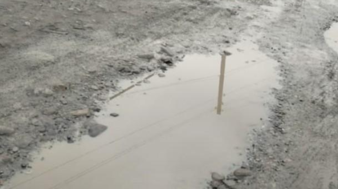 Oğuzda iki kəndi birləşdirən yol bərbad vəziyyətə düşüb 