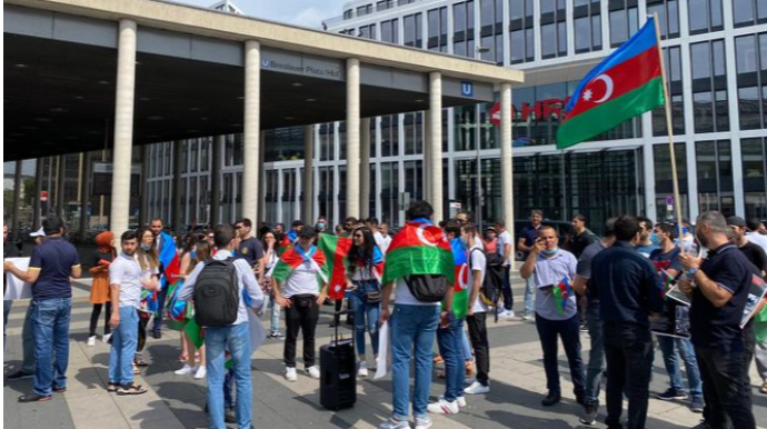 Köln şəhərində yaşayan azərbaycanlılar ordumuza dəstək aksiyası keçirib - FOTO  - VİDEO 