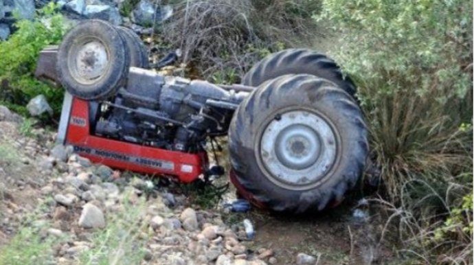 Sabirabadda “VAZ”la traktor toqquşdu - VİDEO 