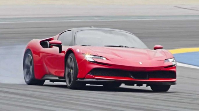 "Ferrari" 1000 at qüvvəli modeli təqdim edib - FOTO