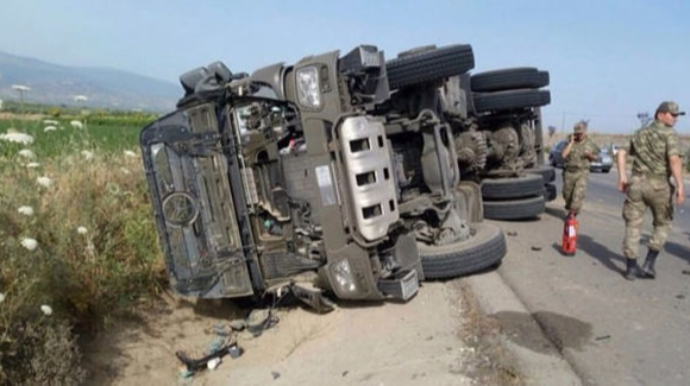 Hərbi maşın qəzaya uğradı: beş əsgər yaralandı