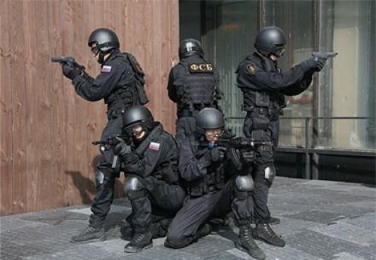 Polis postuna hücum oldu