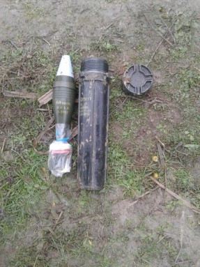 Yol kənarında minaatan mərmiləri tapılıb - FOTO