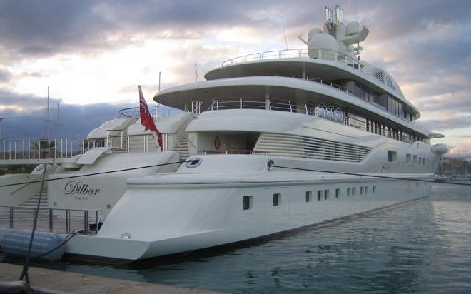 1,5 milyonluq yaxta batdı