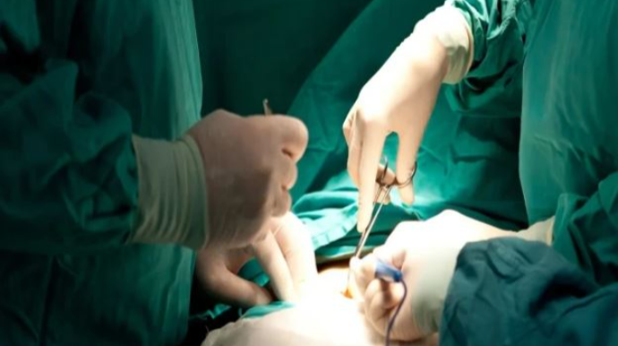 Bakıda yeniyetmənin mədəsindən görün nələr çıxdı? - FOTO 