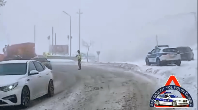 Дорожная полиция обратилась к водителям в связи с непогодой - ВИДЕО