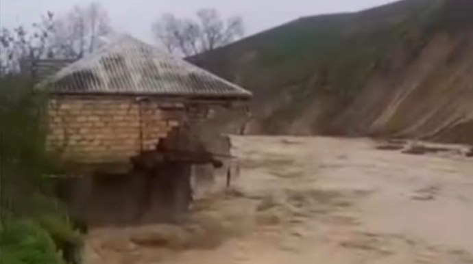 Şabranda evi sel apardı - VİDEO 