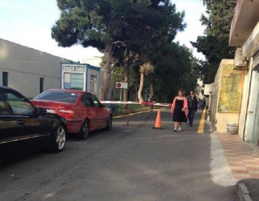 Azad Rəhimov öz şəxsi istifadəsi üçün yolu bağlayıb?