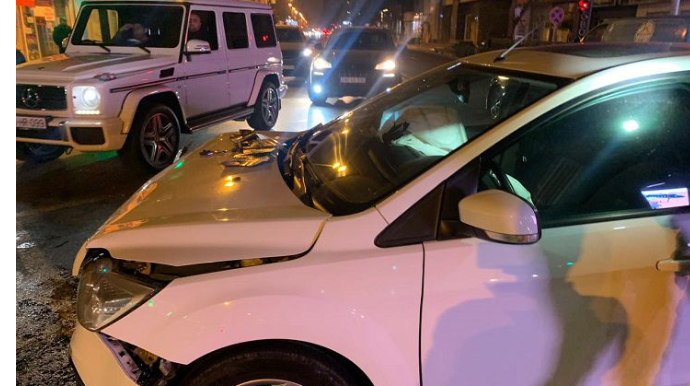 Bakıda qırmızıda keçən sürücü qəza törətdi, xəsarət var  - FOTO