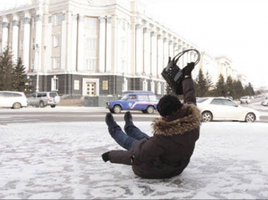 Qarlı yollarda yıxılaraq xəsarət alanların sayı xeyli artıb - Bu il