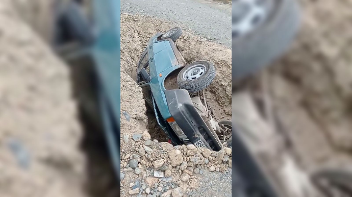 “VAZ” markalı maşın yolda qazılmış çuxura düşdü  - VİDEO
