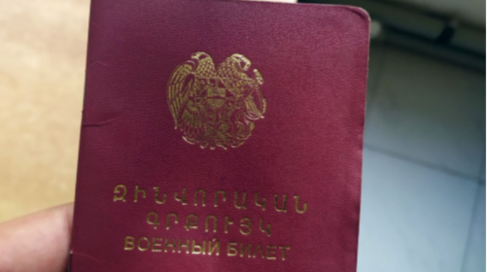 Döyüş mövqelərindən qaçan erməni əsgərlərinə məxsus sənədlər - FOTO