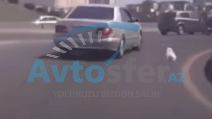 Sürücü avtomobildən yola zibil atdı - ANBAAN VİDEO 