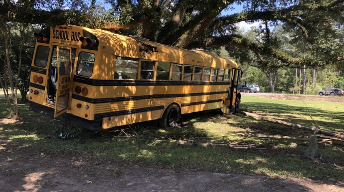 В США 11-летний ребенок угнал школьный автобус  - ФОТО