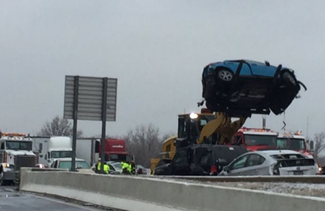 Bir dəqiqədə 55 maşın toqquşdu - 2 ölü, 15 yaralı - VİDEO