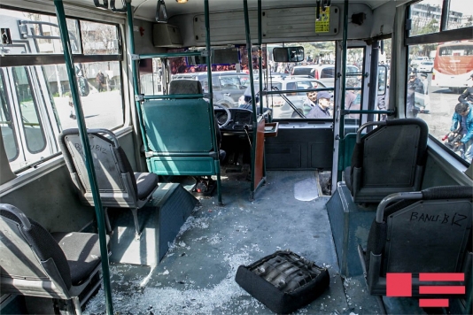 Sərnişin avtobusu qəza törətdi - Bakıda