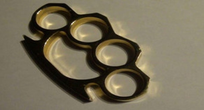 Aeroportda qanunsuz soyuq silah gətirilməsi cəhdinin qarşısı alınıb