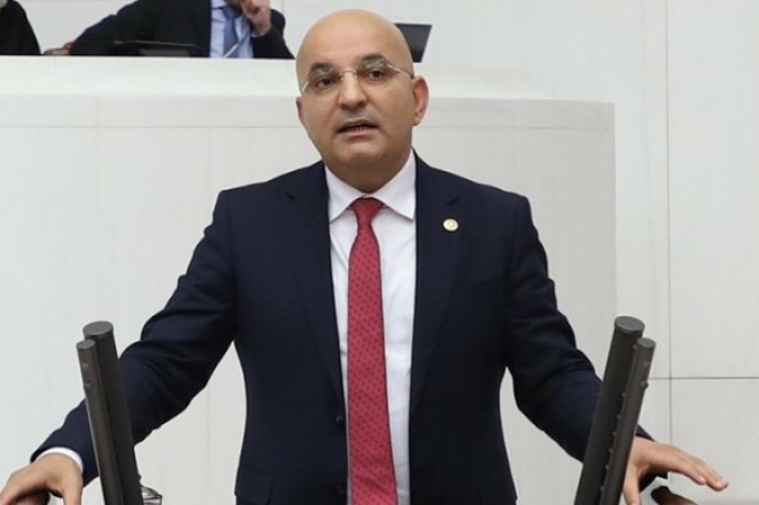 Millət vəkili tədbirə gedərkən qəzaya düşdü