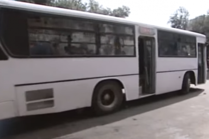 Avtobus sərnişinlərlə birgə yanacaqdoldurma məntəqəsinə girib - VİDEO