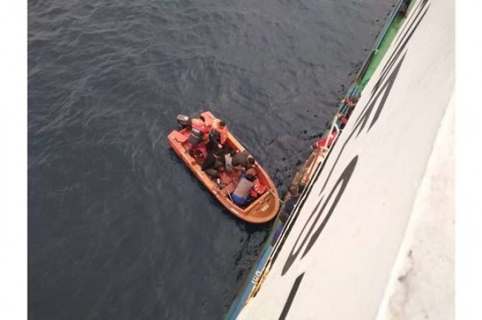 Azərbaycan dənizçiləri batmaq təhlükəsi ilə üzləşən miqrantları xilas etdi - FOTO