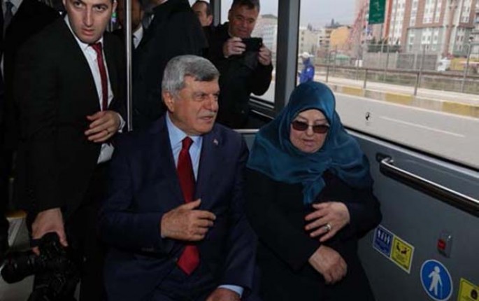 Vəzifəsini təhvil verib evə avtobusla qayıtdı - FOTO