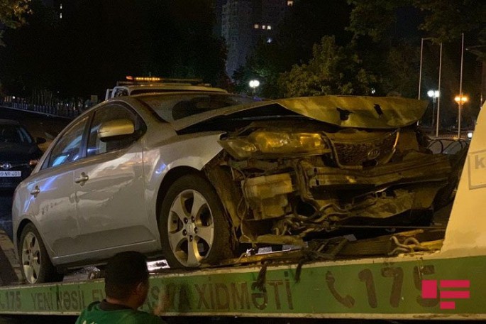 Bakıda iki avtomobil toqquşub - VİDEO