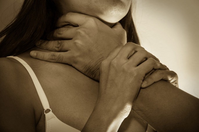 Bakıda ər arvadını boğaraq öldürüb