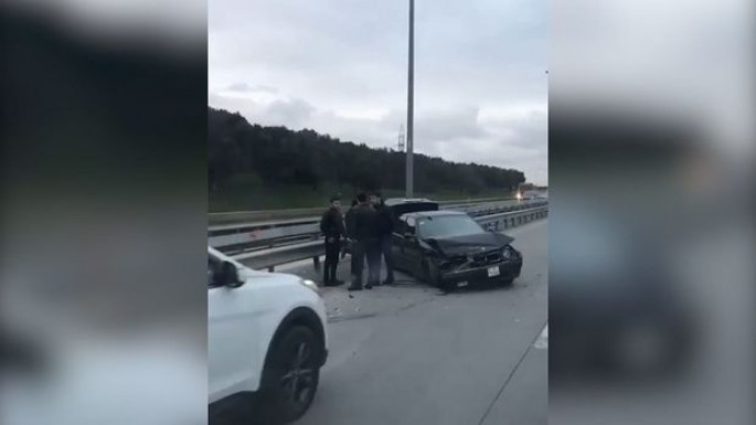 Bakıda idarəetməni itirən sürücü ağır qəza törətdi - VİDEO
