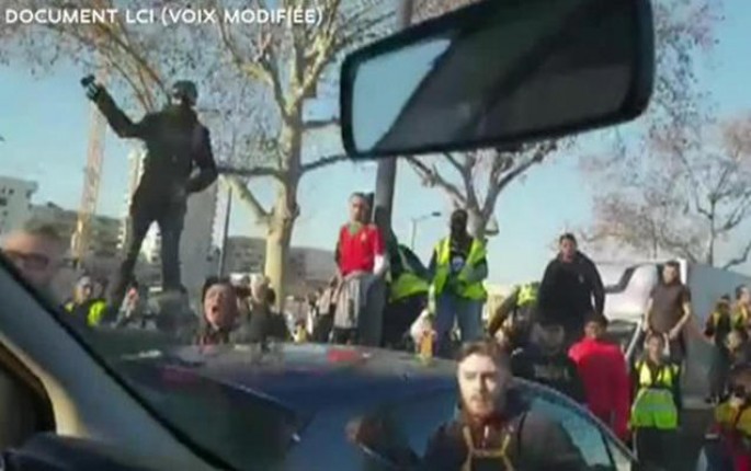 Polis maşınına hücum olundu: 26 nəfər saxlanılıb - FOTO