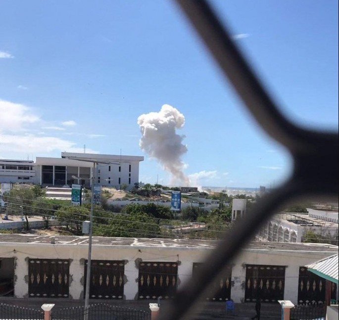 Parlament binası yaxınlığında avtomobil partladıldı - VİDEO