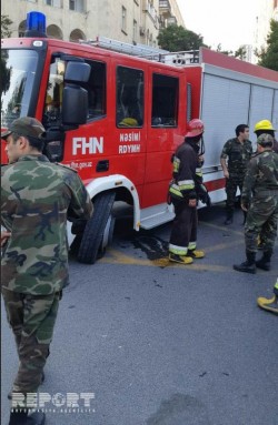 Bakıda yanğınsöndürən maşını "Volkswagen"ə çırpılıb - FOTO