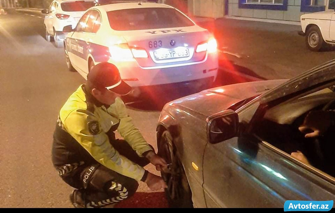 Yol polisləri köməksiz qalan sürücüyə belə yardım etdi  - FOTO
