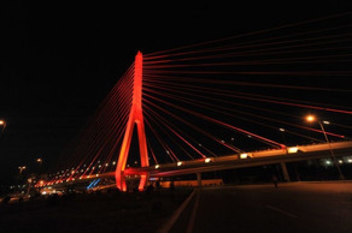 "Koroğlu" körpüsündə intihara cəhdin qarşısı alındı - Polis xilas edib