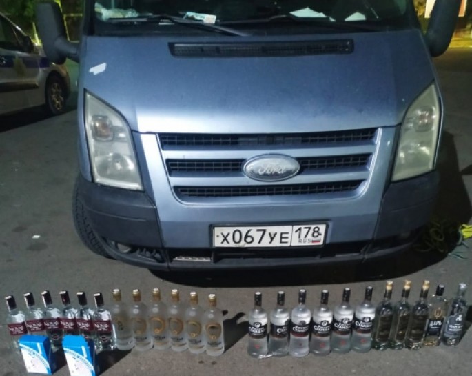 Avtomobillərdən qanunsuz spirtli içkilər və siqaretlər aşkarlanıb - FOTO