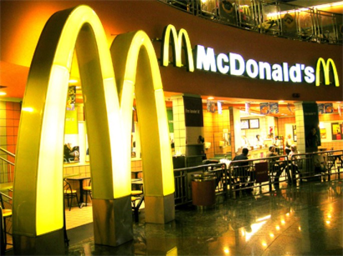 "McDonald's" salatından zəhərlənənlərin sayı 500-ü keçib