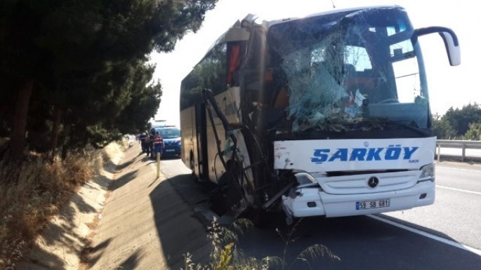 Avtobusla yük maşını toqquşdu: 10 yaralı