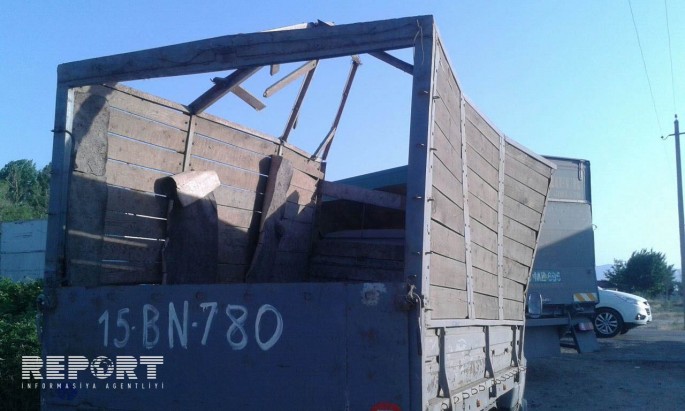 Kartofla dolu yük maşını aşdı, tıxac yarandı - FOTO