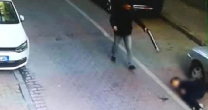 Küçədə qətl: 15 yaşlı yeniyetməni vəhşicəsinə öldürdü - ANBAAN VİDEO