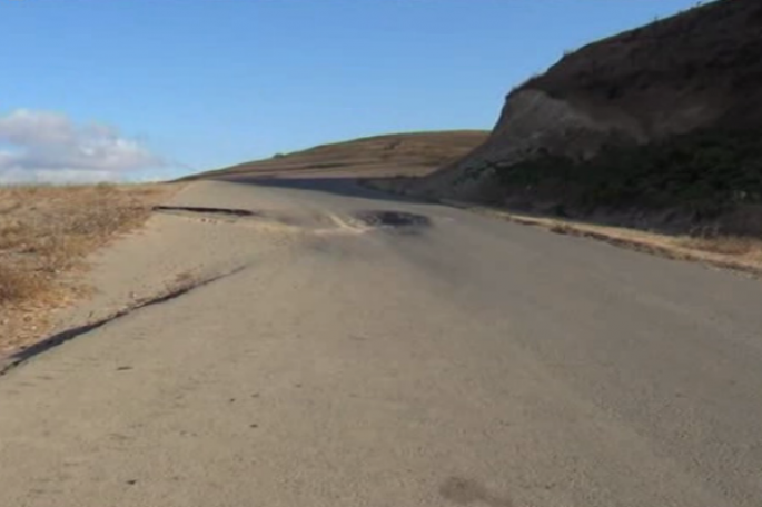 Cəlilabad-Yardımlı yolunda sürüşmə təhlükəsi - VİDEO